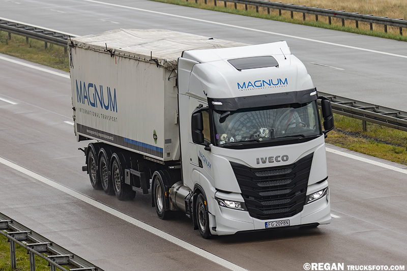 Iveco S-Way LNG Magnum.jpg