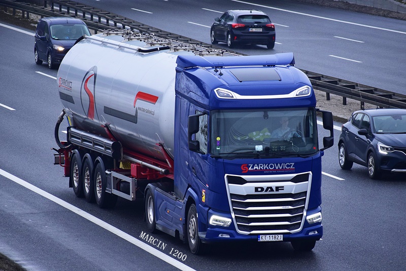 _DSC9197-crop-SZARKOWICZ-DAF XG.JPG