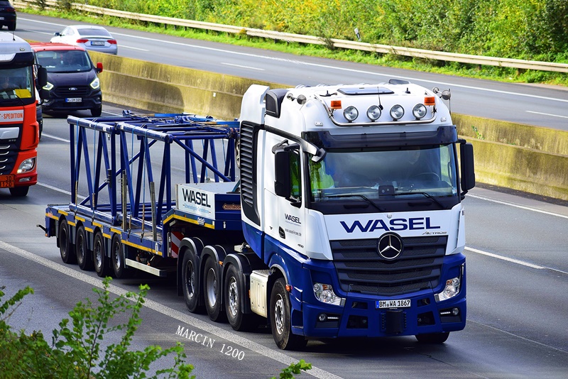 _DSC7963-crop-WASEL-Mercedes-Benz Actros MP4 BigSpace.JPG