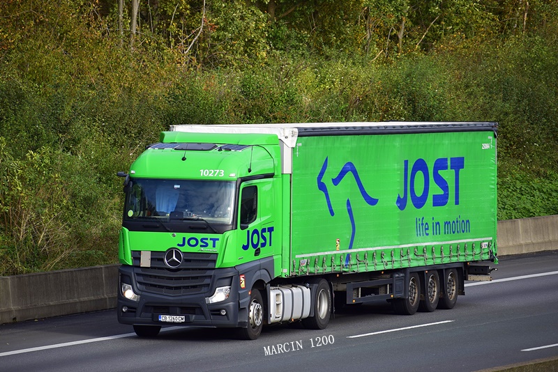 _DSC7982-crop-JOST-Mercedes-Benz Actros MP5.JPG