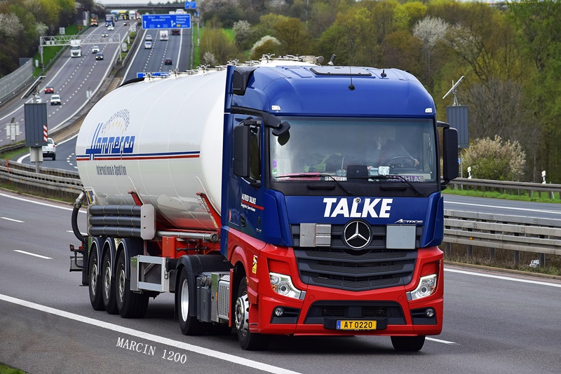 _DSC1291-crop-Mercedes-Benz Actros MP5 - Alfred Talke.JPG