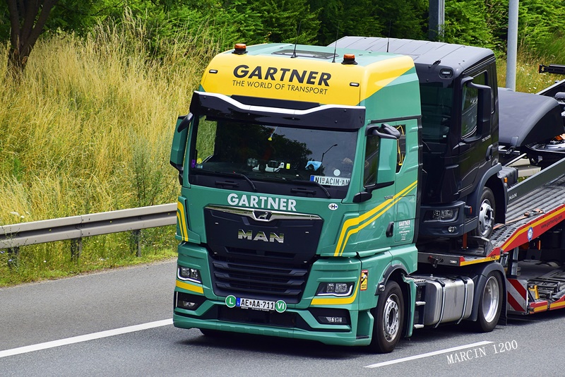 _DSC4942-crop-MAN TGX II Individual-GARTNER.JPG