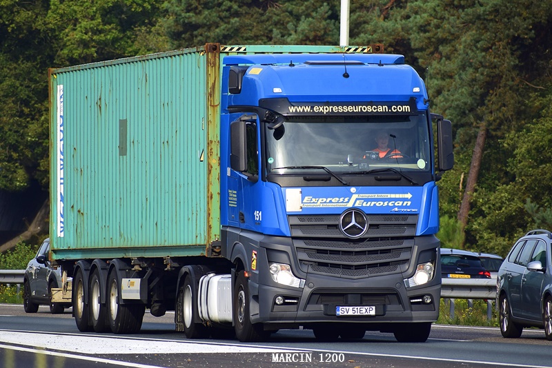 _DSC8199-crop-Express Euroscan-Mercedes-Benz Actros MP4.JPG