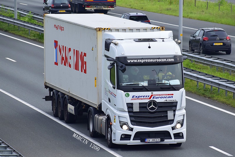 _DSC3339-crop-Mercedes-Benz ActrosL MP5-Express Euroscan.JPG