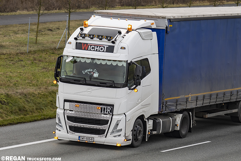 Volvo FH5 Wichot.jpg