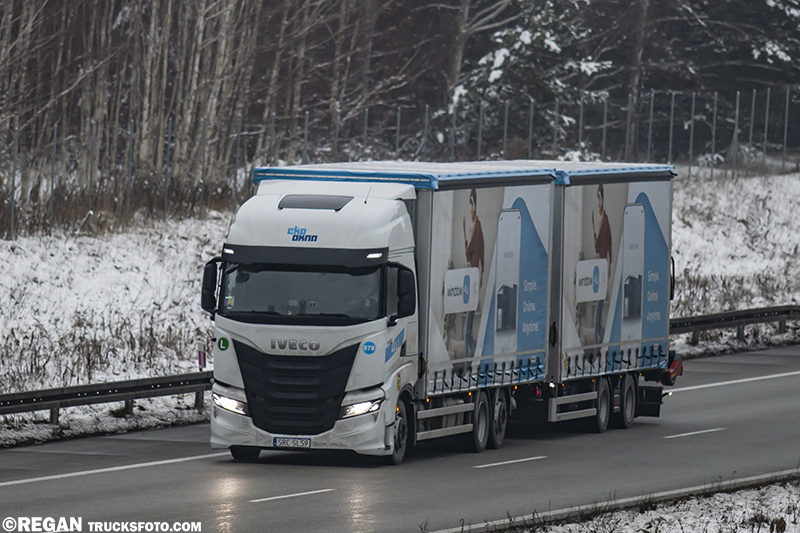Iveco S-Way - Eko Okna.jpg
