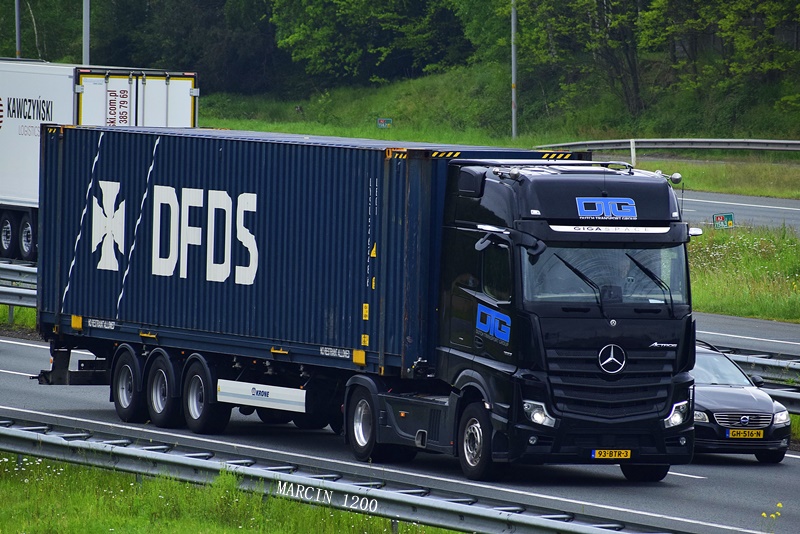 _DSC4269-crop-Dutch Transport Group-Mercedes-Benz Actros MP5.JPG