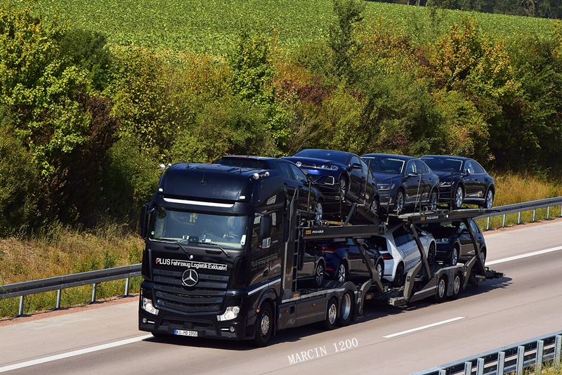 _DSC2555-crop-PLUS Fahrzeug Logistik Exklusiv-Mercedes-Benz Actros MP4.JPG