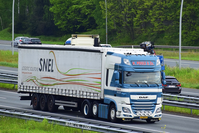 _DSC3810-crop-H. Pouls & Zn.-DAF XF 106 II.JPG