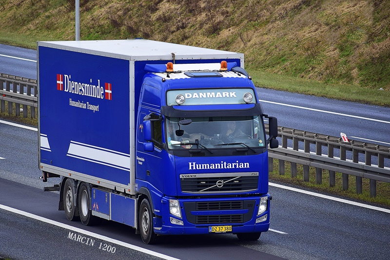 _DSC9935-crop-Dienesminde Humanitarian transport-VOLVO FH III.JPG