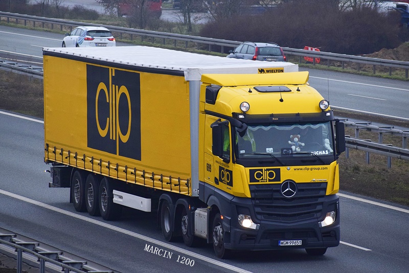 _DSC0144-crop-Clip Group-WIELTON-Mercedes-Benz Actros MP4.JPG