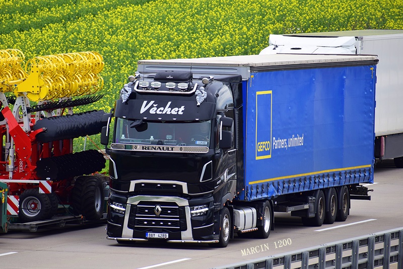 _DSC1526-crop-Věchet-Renault Range T EVO.JPG