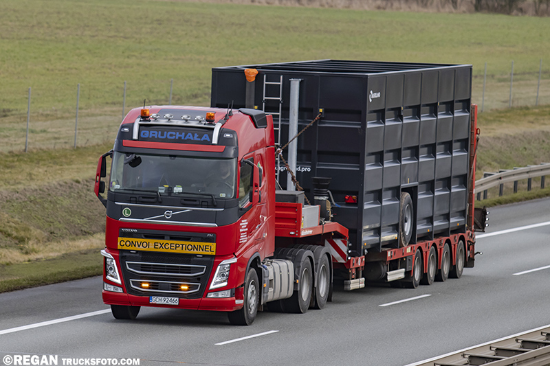 Volvo FH4 - Gruchała.jpg