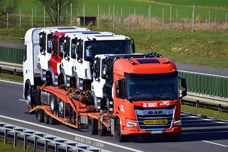 _DSC0264-crop-DAF XD - De Rooy.JPG