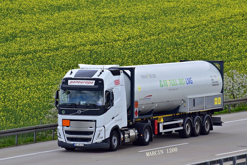 _DSC2038-crop-Paneuropa-VOLVO FH V.JPG