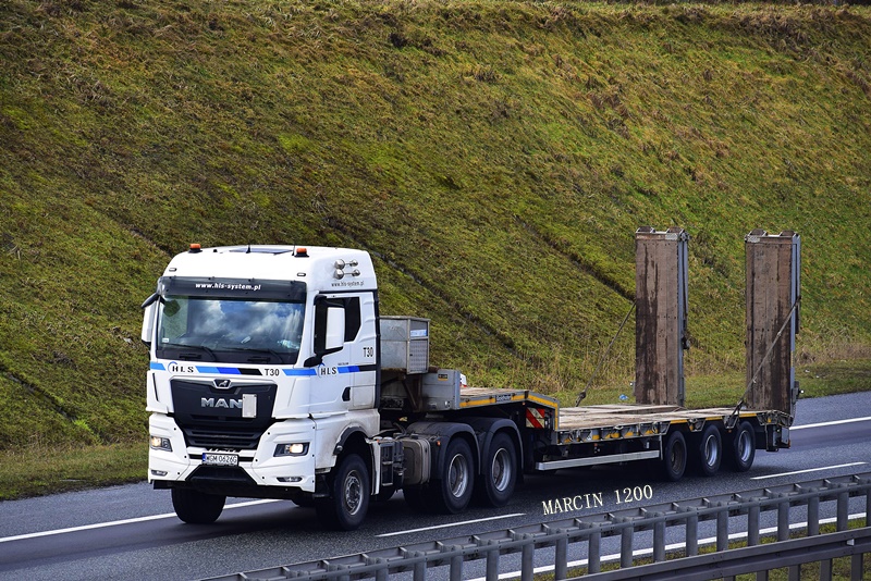 _DSC9916-crop-HLS system-MAN TGX II 33.510.JPG