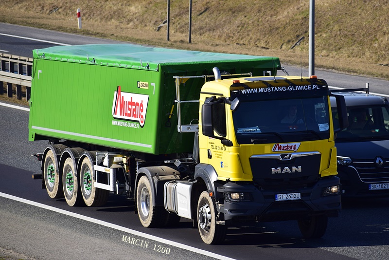 _DSC2703-crop-Mustang Gliwice-MAN TGM II.JPG