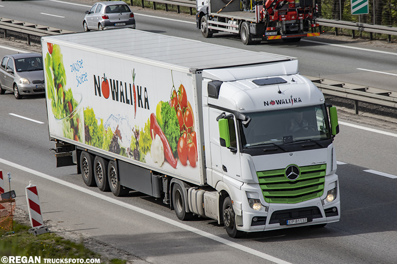 Mercedes-Benz Actros MP4 - Nowalijka.jpg