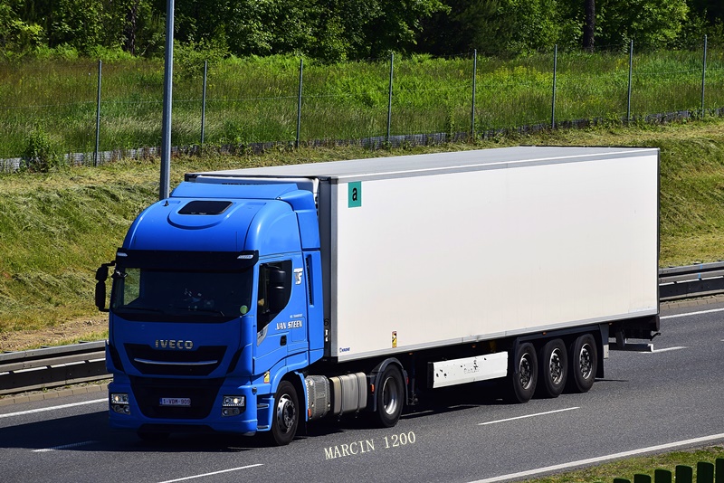 _DSC4365-crop-Van Steen-Iveco Stralis Hi-Way.JPG