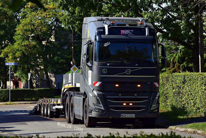 _DSC7101-crop-bet-pol-VOLVO FH V.JPG