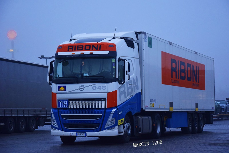 _DSC0124-crop-Riboni-VOLVO FH V.JPG