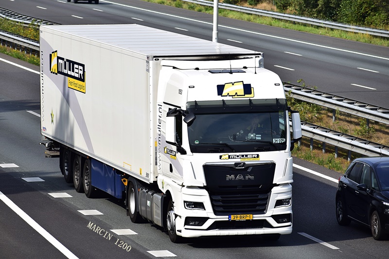 _DSC8438-crop-Müller-MAN TGX II.JPG