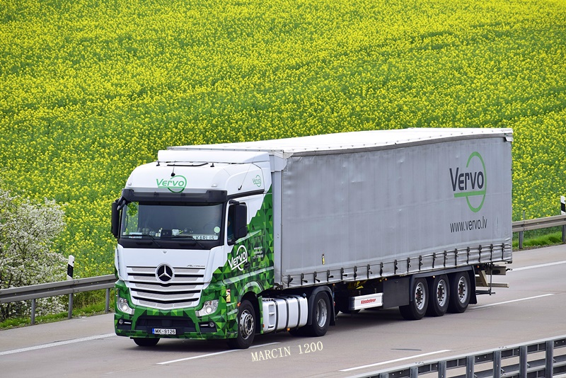 _DSC1407-crop-Vervo-Mercedes-Benz Actros MP4-Kässbohrer.JPG