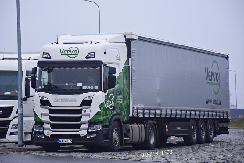 _DSC0129-crop-Vervo-SCANIA R450 NG-Schwarzmüller.JPG