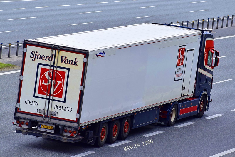 _DSC0754-crop-Sjoerd Vonk-SCANIA S520 V8.JPG