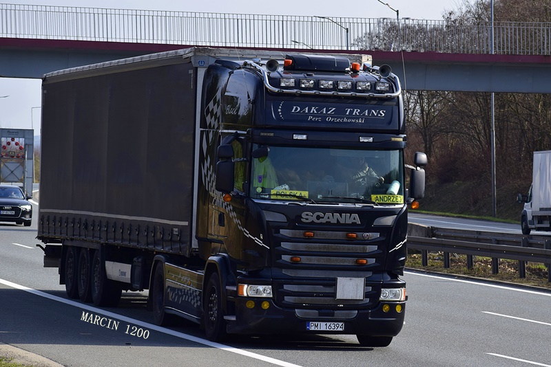 _DSC0033-crop-Dakaz Trans-SCANIA R STREAMLINE.JPG