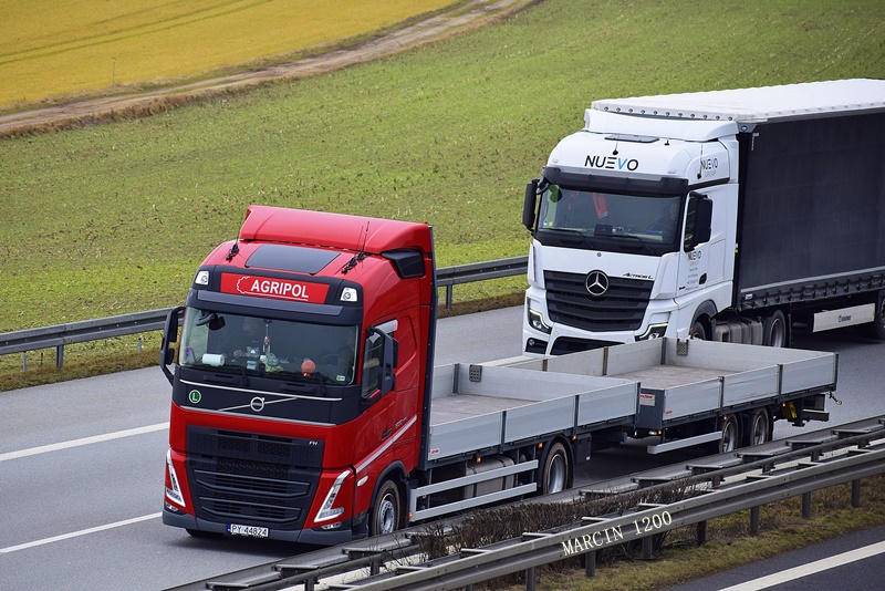 _DSC9698-crop-Agripol-VOLVO FH V-PLANDEX.JPG