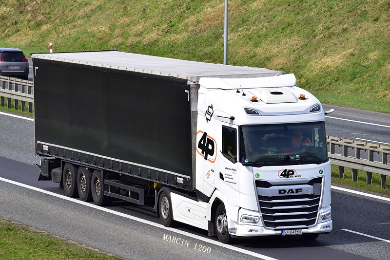 _DSC0600-crop-4 Partners-DAF XG-Schmitz Cargobull.JPG