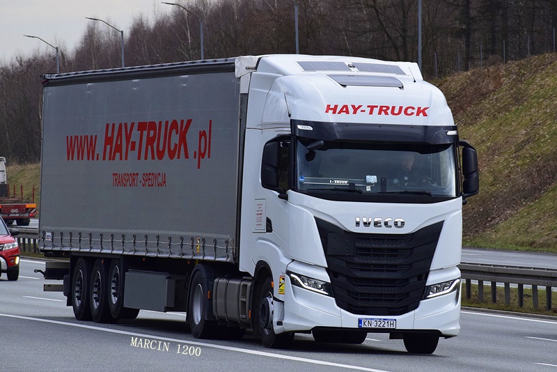 _DSC0021-crop-Hay-Truck-Iveco S-Way-Schmitz Cargobull.JPG