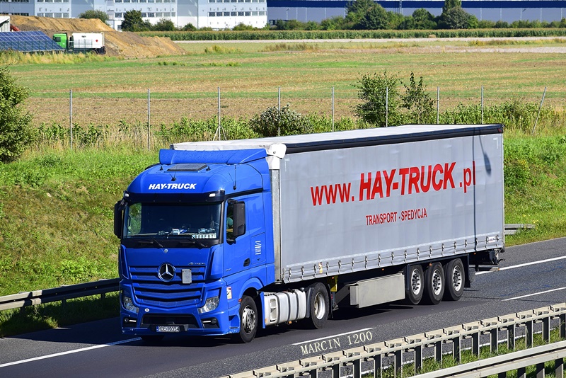 _DSC6793-crop-Hay-Truck-Mercedes-Benz Actros MP4-Schmitz Cargobull.JPG