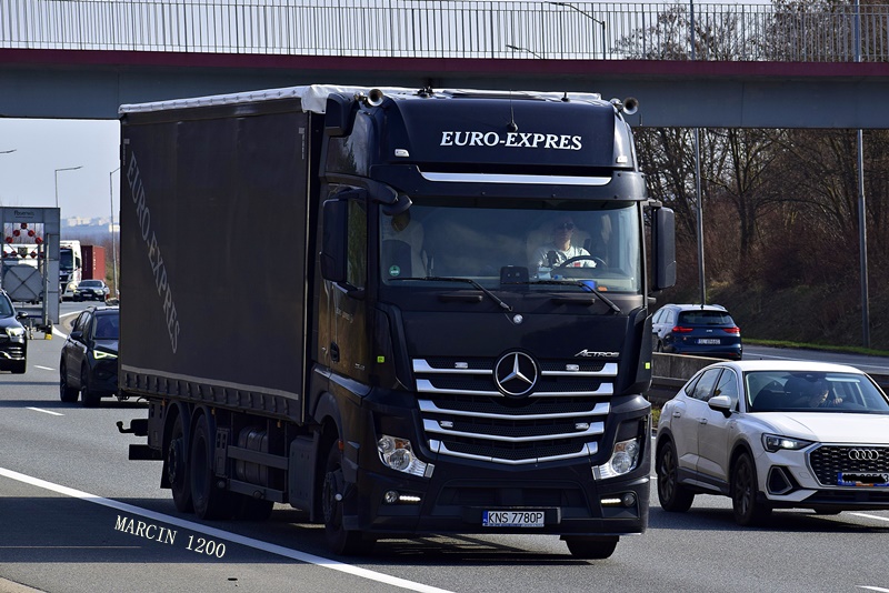 _DSC0037-crop-Euro-Expres-Mercedes-Benz Actros MP4.JPG