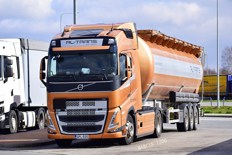 _DSC0796-crop-RL-TRANS-VOLVO FH V.JPG