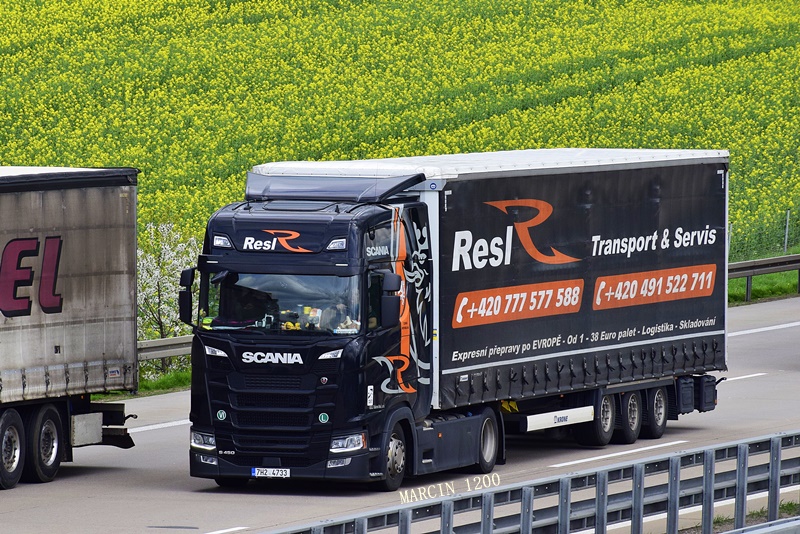 _DSC1924-crop-RESL-SCANIA S450-KRONE.JPG