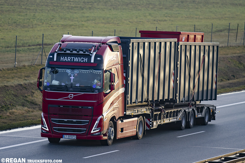 Volvo FH5 - Hartwich.jpg