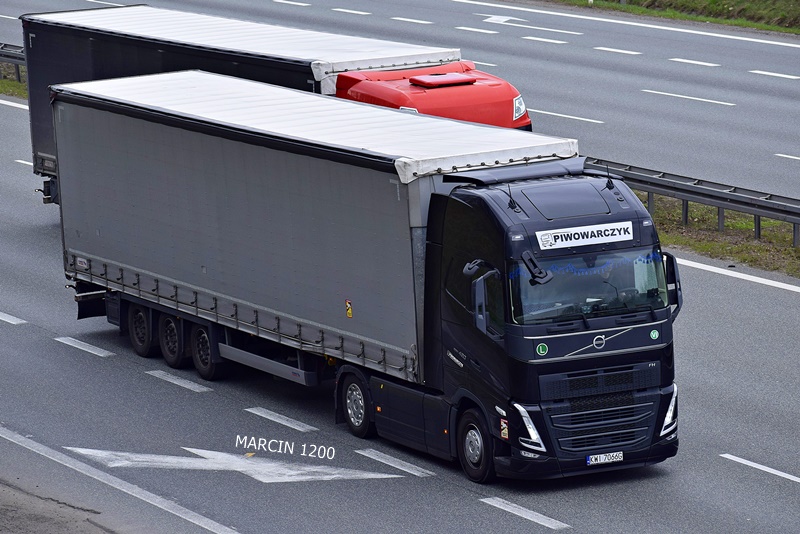 _DSC0886-crop-Piwowarczyk-VOLVO FH V.JPG