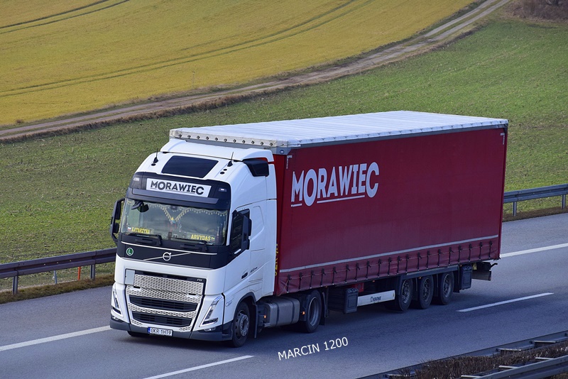 _DSC9524-crop-Morawiec-VOLVO FH V-KRONE.JPG