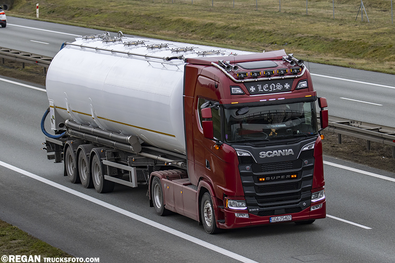 Scania 530S V8 - Lens.jpg