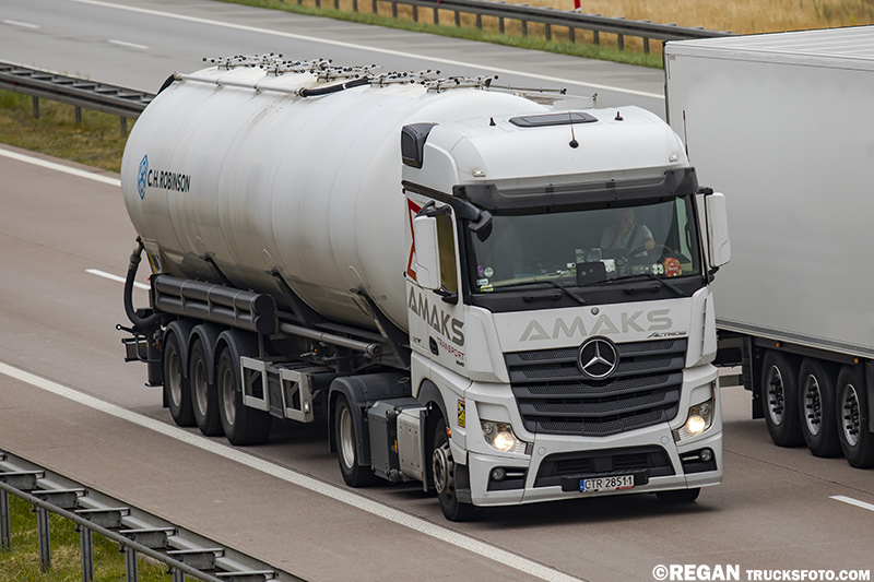 Mercedes-Benz Actros MP4 Amaks.jpg