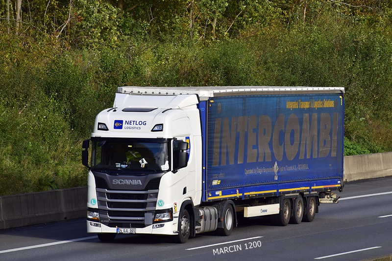 _DSC8008-crop-Netlog Logistics-SCANIA R450 NG-KRONE.JPG