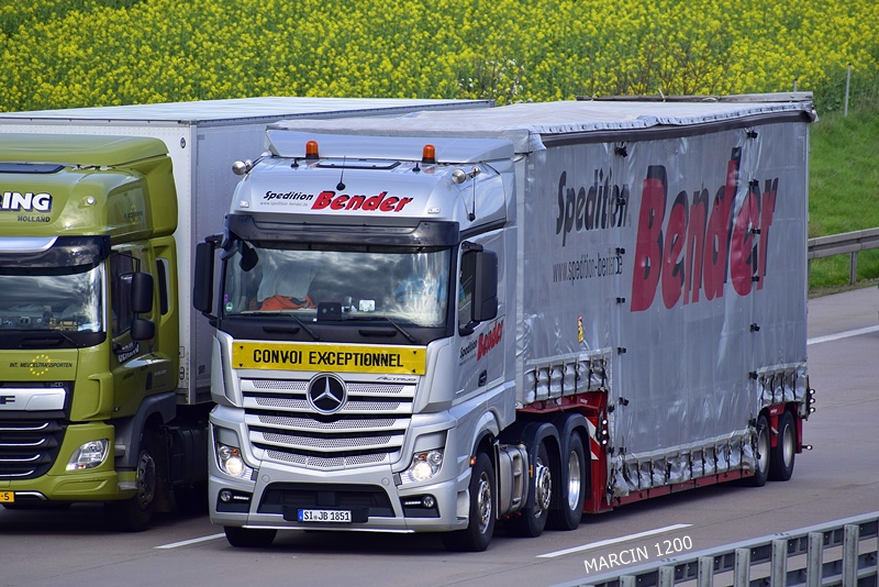 _DSC2382-crop-Spedition Bender-Mercedes-Benz Actros MP4.JPG