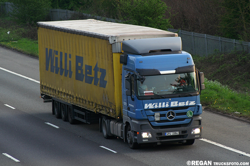 Mercedes-Benz Actros MP3 - WB.jpg