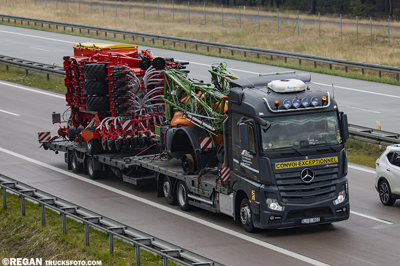 Mercedes-Benz Actros MP4 - SV Technika.jpg