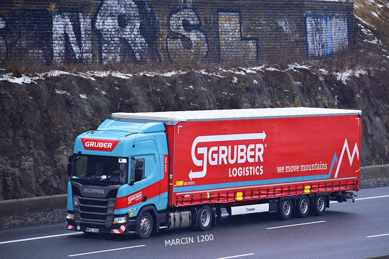_DSC9225-crop-GRUBER-SCANIA R460 NG-KRONE.JPG