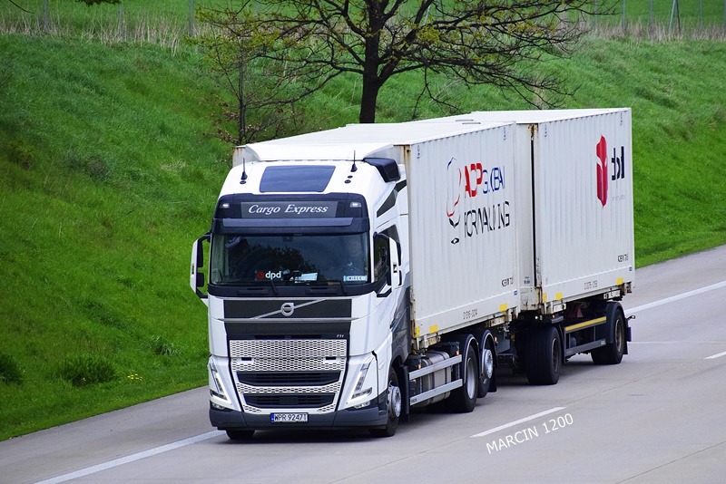_DSC2311 CARGO EXPRESS-crop-VOLVO FH V.JPG