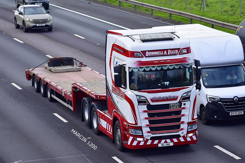 _DSC0771-crop-Donnell & Ellis-SCANIA S580 V8.JPG