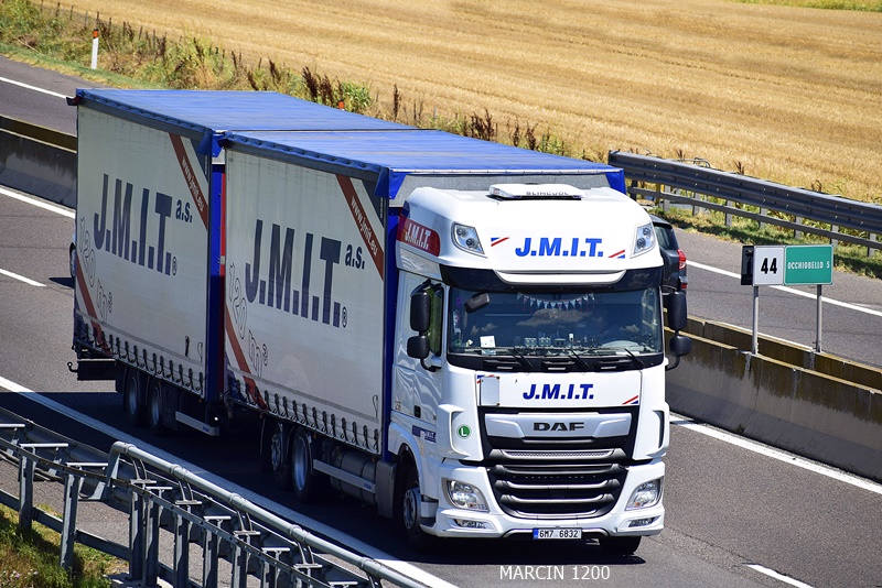 _DSC6140-crop-J.M.I.T.-DAF XF 106 II.JPG